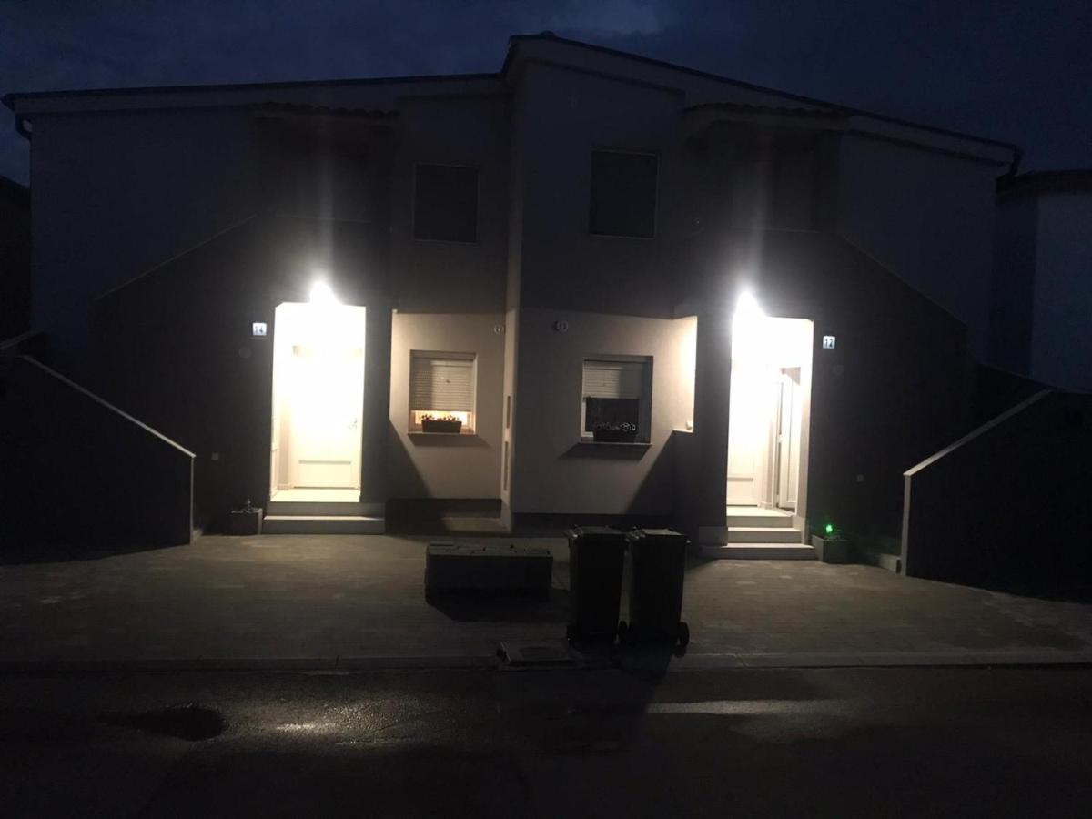 Apartman Petra 1 Vir Exterior photo