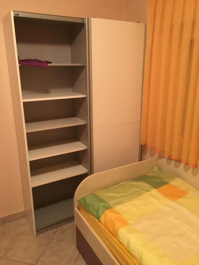 Apartman Petra 1 Vir Exterior photo