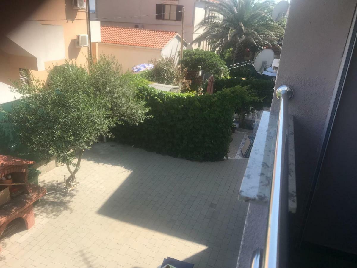 Apartman Petra 1 Vir Exterior photo
