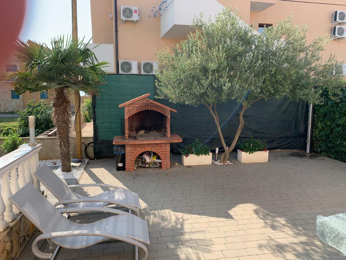 Apartman Petra 1 Vir Exterior photo