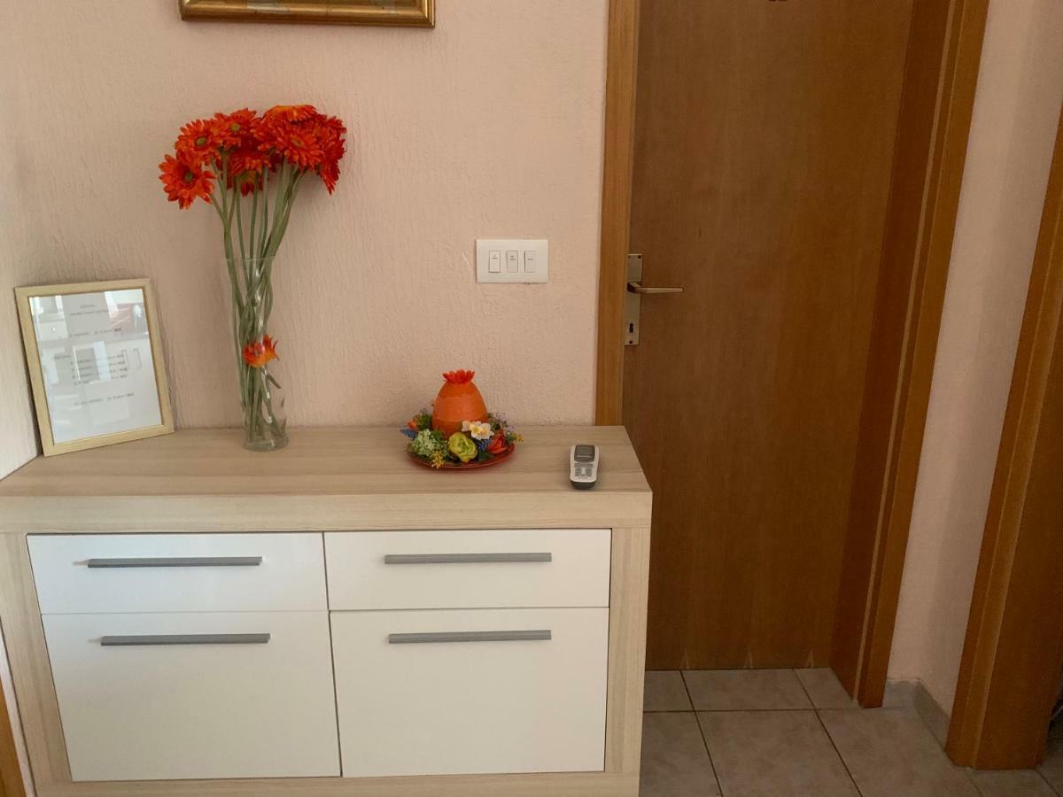 Apartman Petra 1 Vir Exterior photo